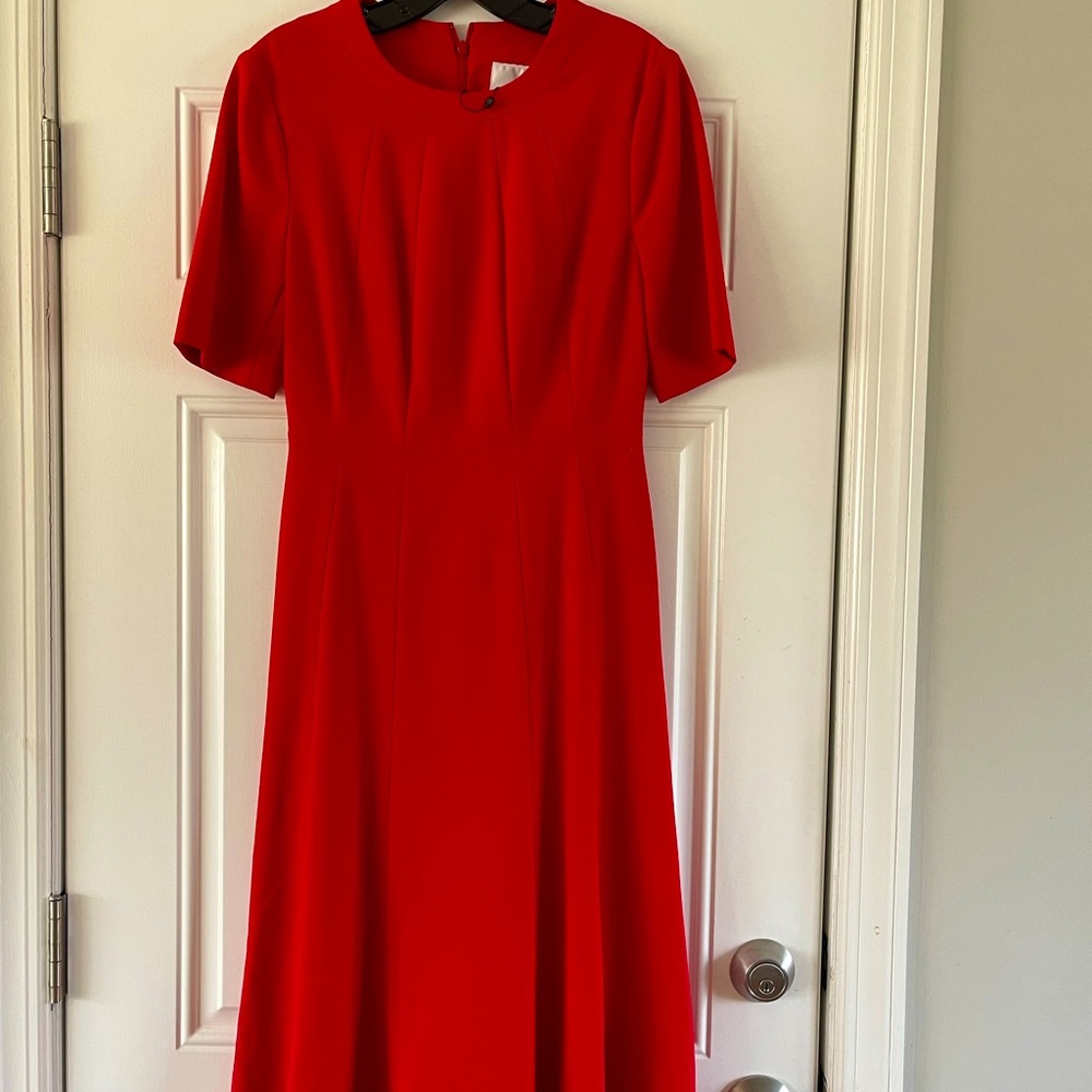 Beautiful detail, thick material, lined dress.